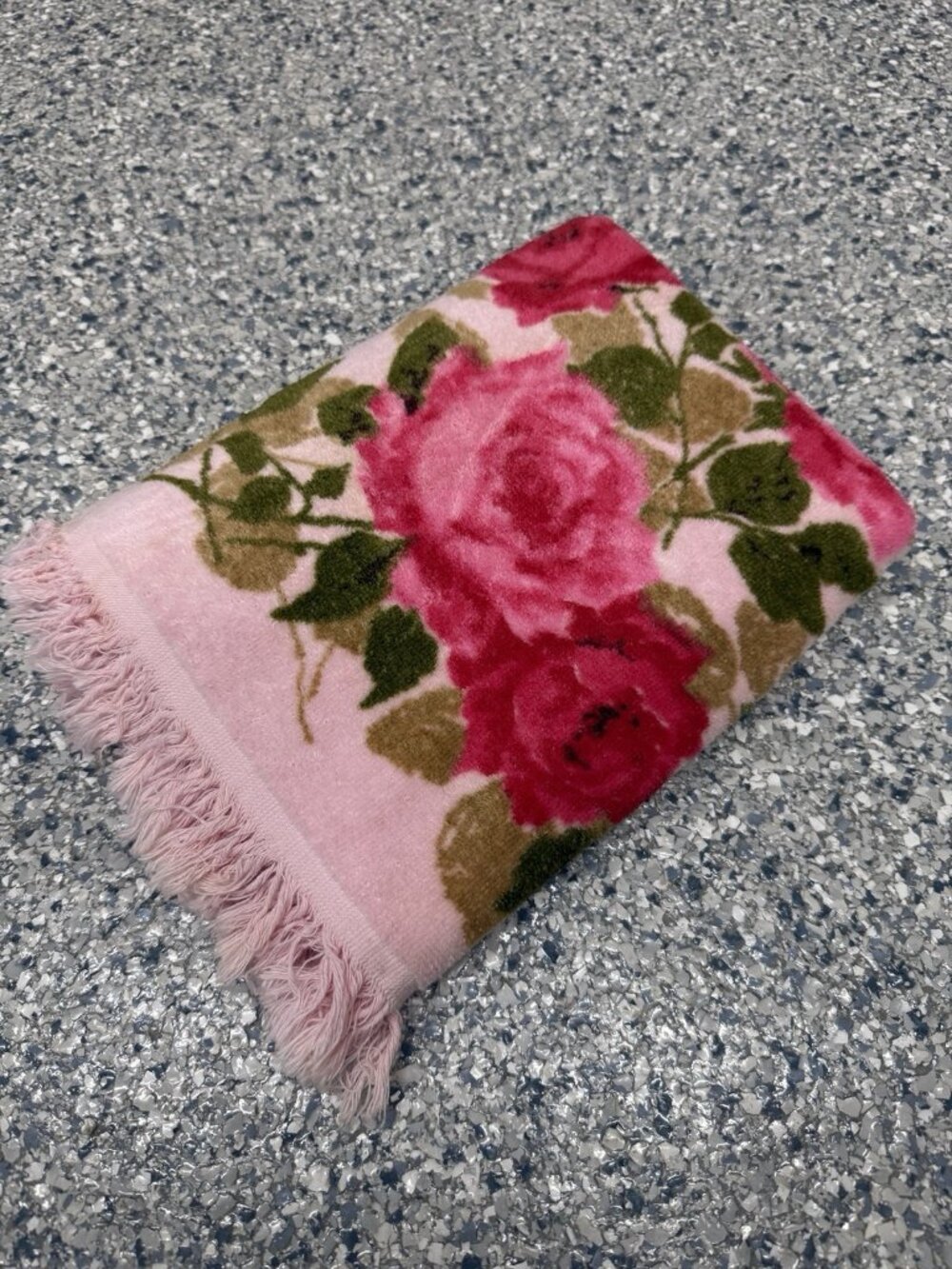 Vintage Cannon Pink Red Floral Roses Fringe Bath Towel USA Cottagecore